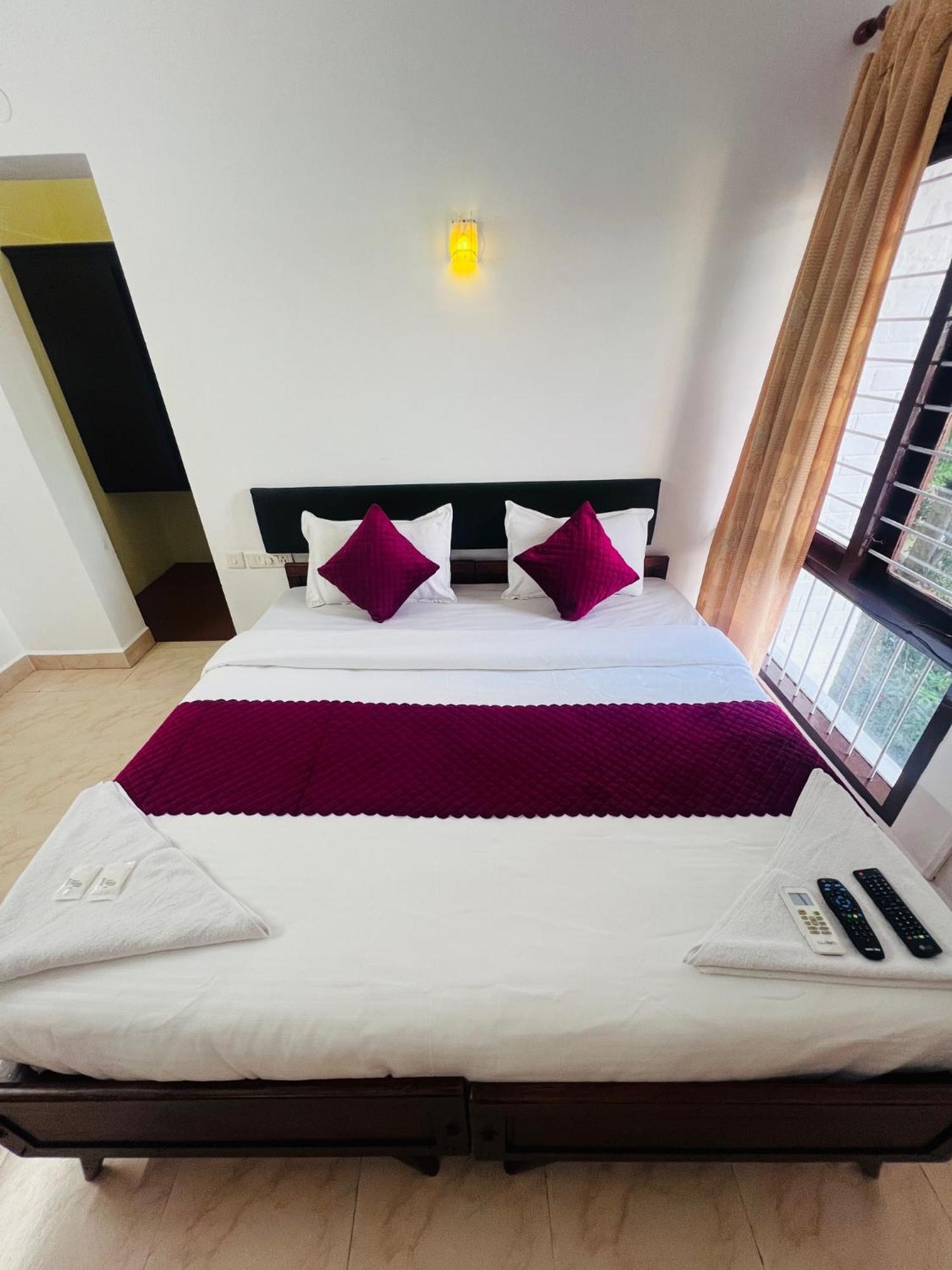 Hotel Sunday - Townhouse Club Airport Trivandrum Thiruvananthapuram Zewnętrze zdjęcie