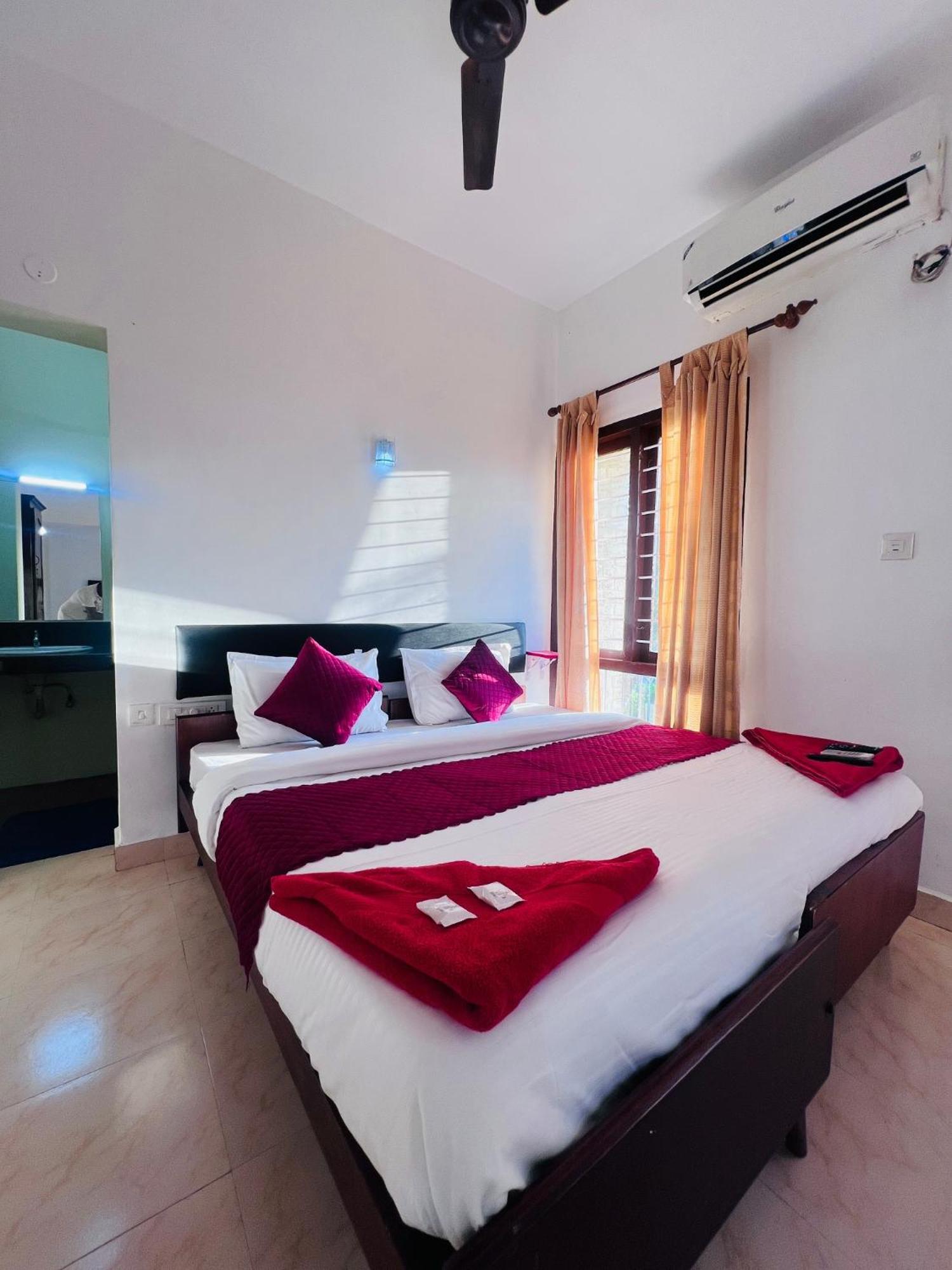 Hotel Sunday - Townhouse Club Airport Trivandrum Thiruvananthapuram Zewnętrze zdjęcie