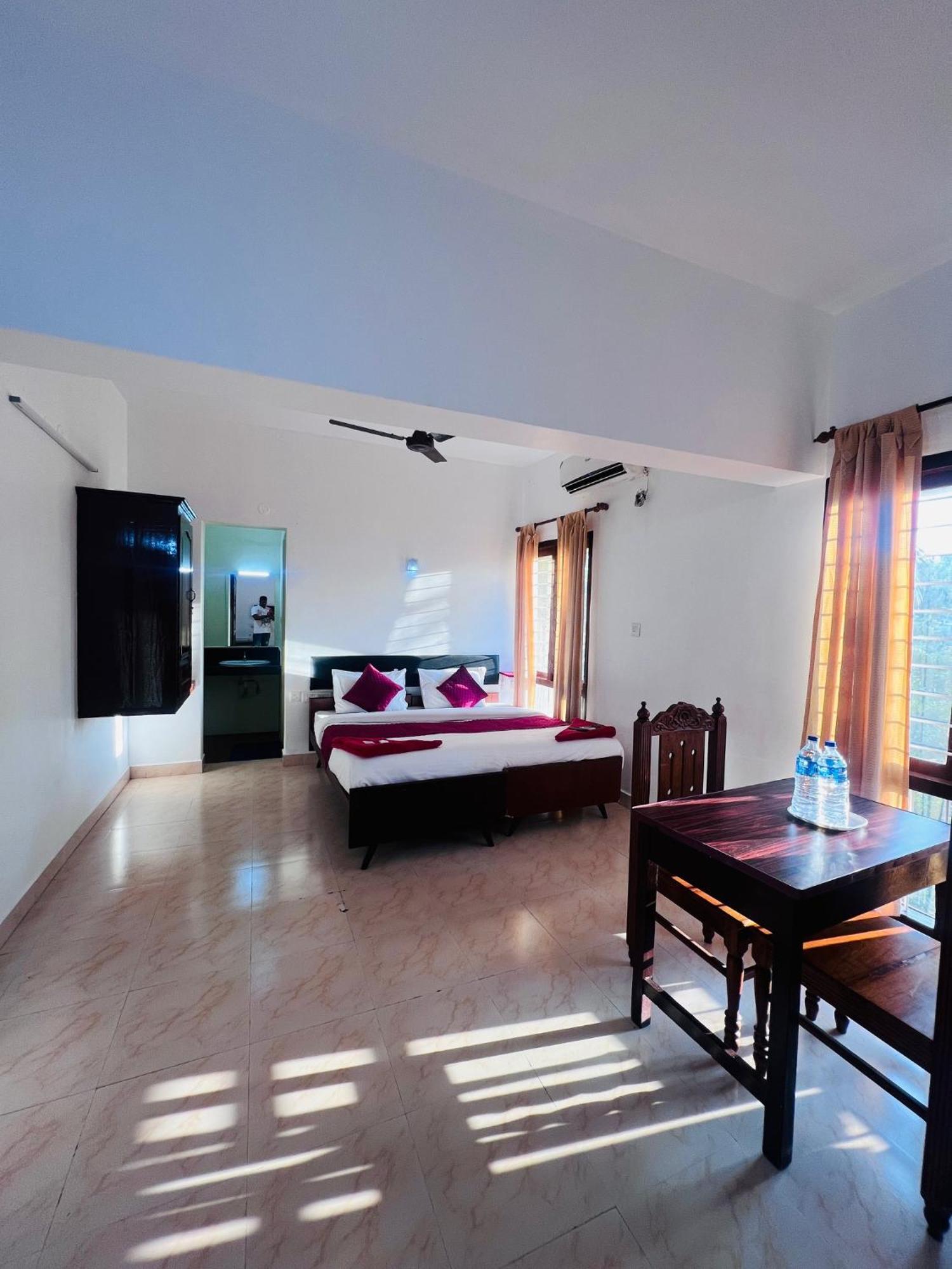 Hotel Sunday - Townhouse Club Airport Trivandrum Thiruvananthapuram Zewnętrze zdjęcie