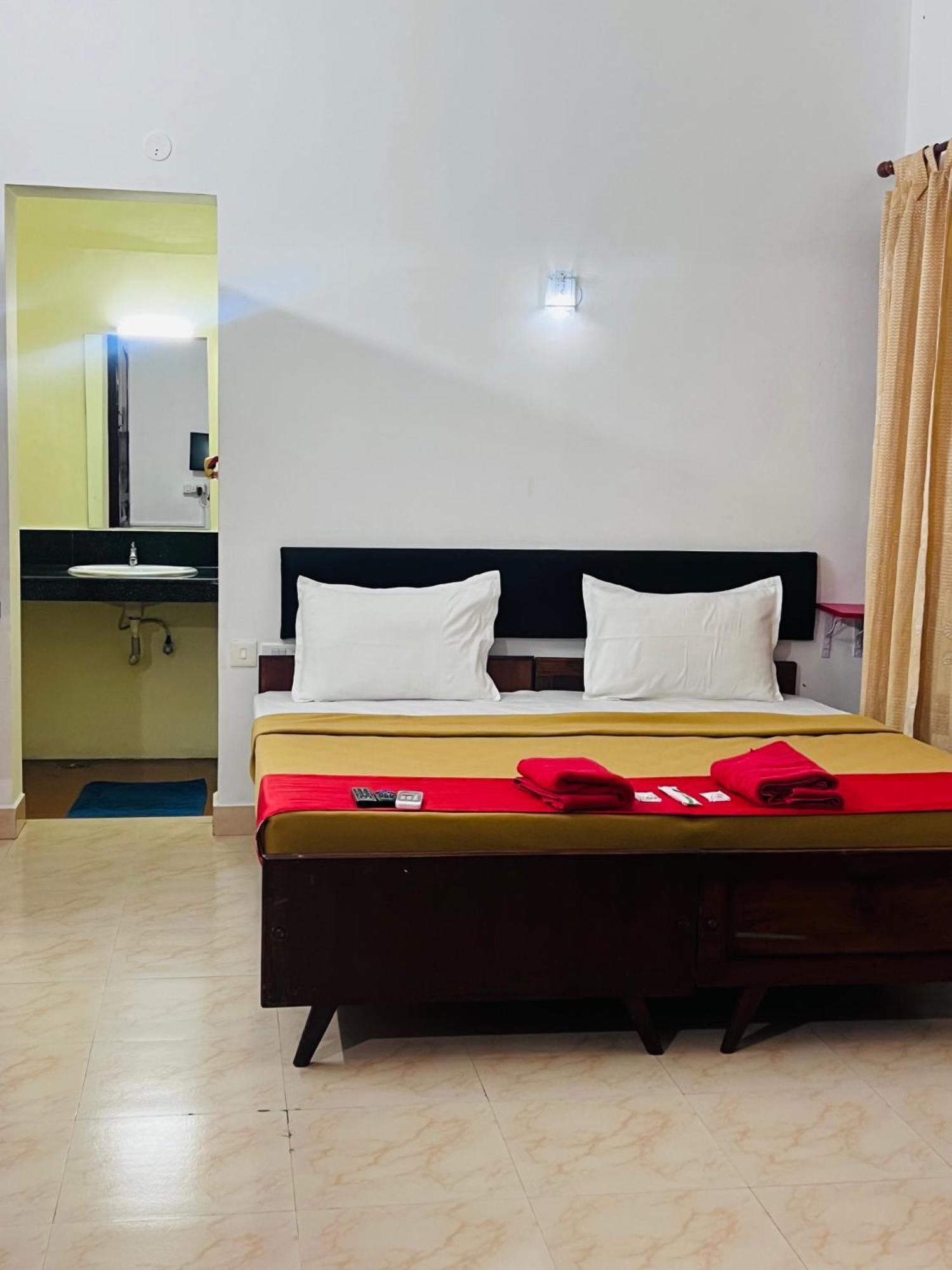 Hotel Sunday - Townhouse Club Airport Trivandrum Thiruvananthapuram Zewnętrze zdjęcie