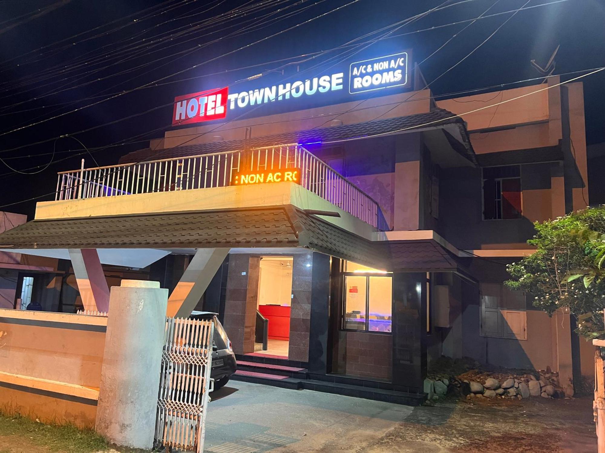 Hotel Sunday - Townhouse Club Airport Trivandrum Thiruvananthapuram Zewnętrze zdjęcie