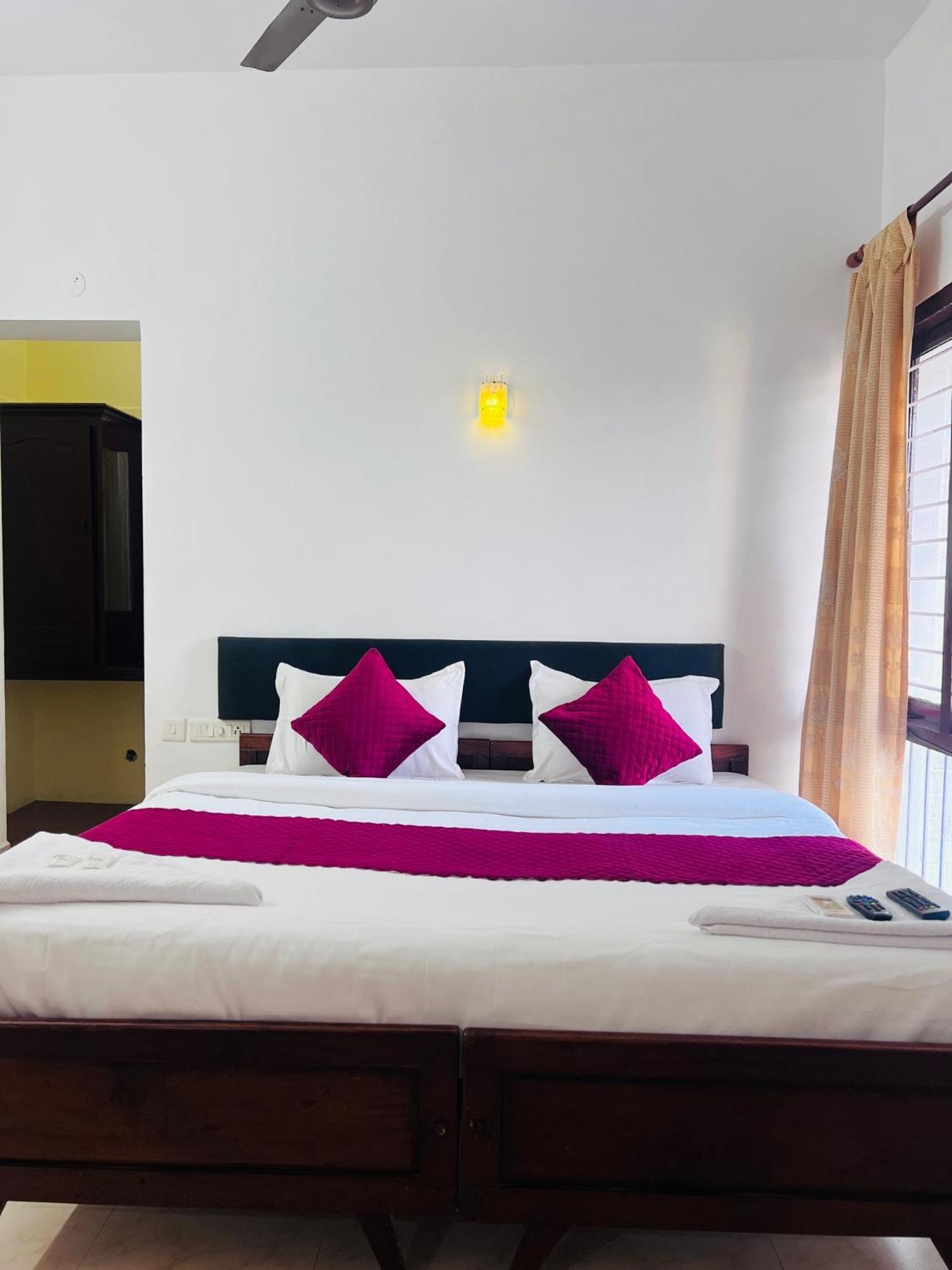Hotel Sunday - Townhouse Club Airport Trivandrum Thiruvananthapuram Zewnętrze zdjęcie