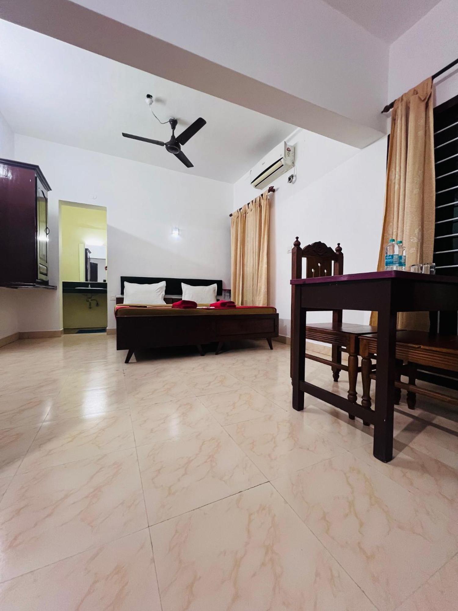 Hotel Sunday - Townhouse Club Airport Trivandrum Thiruvananthapuram Zewnętrze zdjęcie